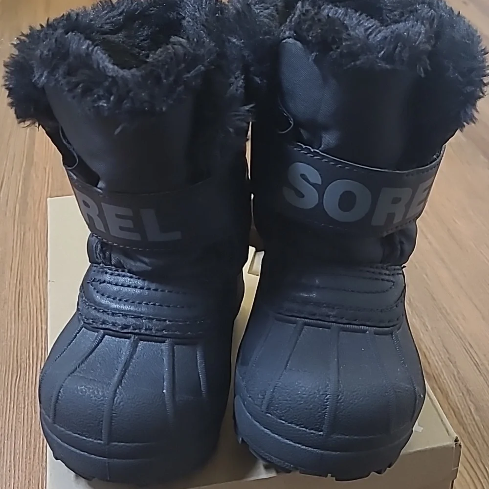 Sorel Black‎ Kids Snow Boots with Polar Bear Design